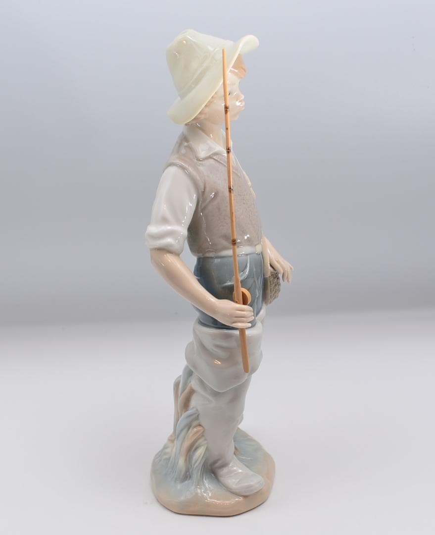 釣りに行く　＃4809　★リヤドロ　スペイン　ポーセリン　光沢仕上げ　舌背