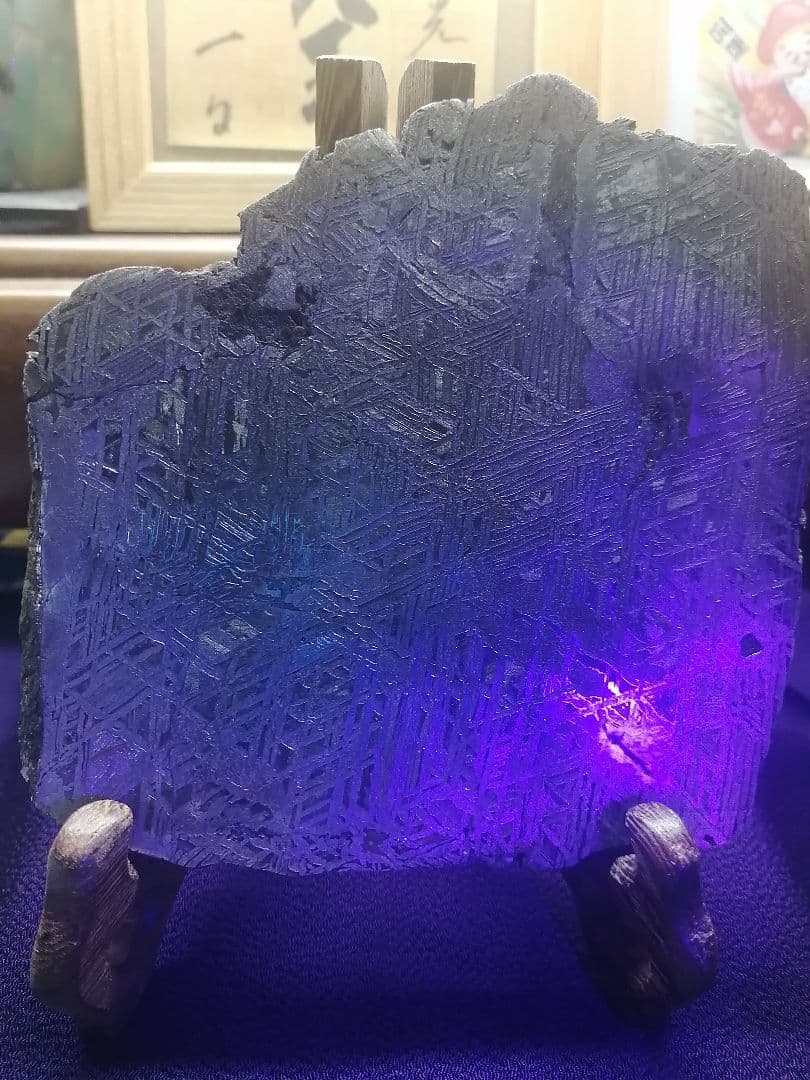 ★『本物隕石』鉄隕石　本物原石 928g　 隕石内部。すばらしい『超隕石』です。