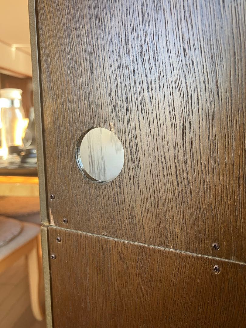 パリの雑貨屋　カップボード　食器棚　飾り棚　キャビネット　アンティークな雰囲気