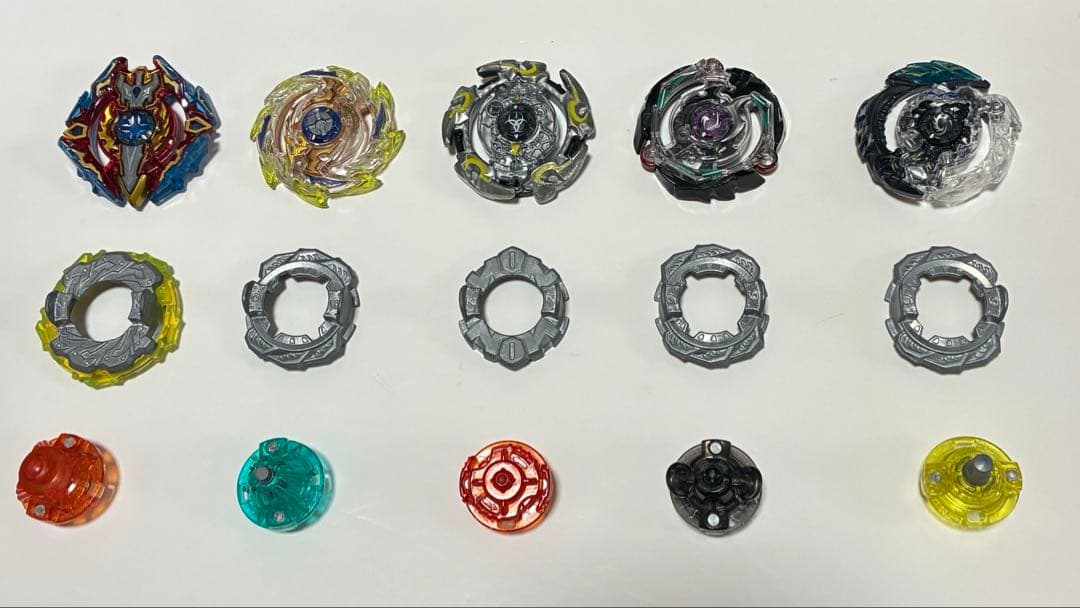 そ*そ様 ベイブレードバースト　ランチャー付き　合計21駒　引退品