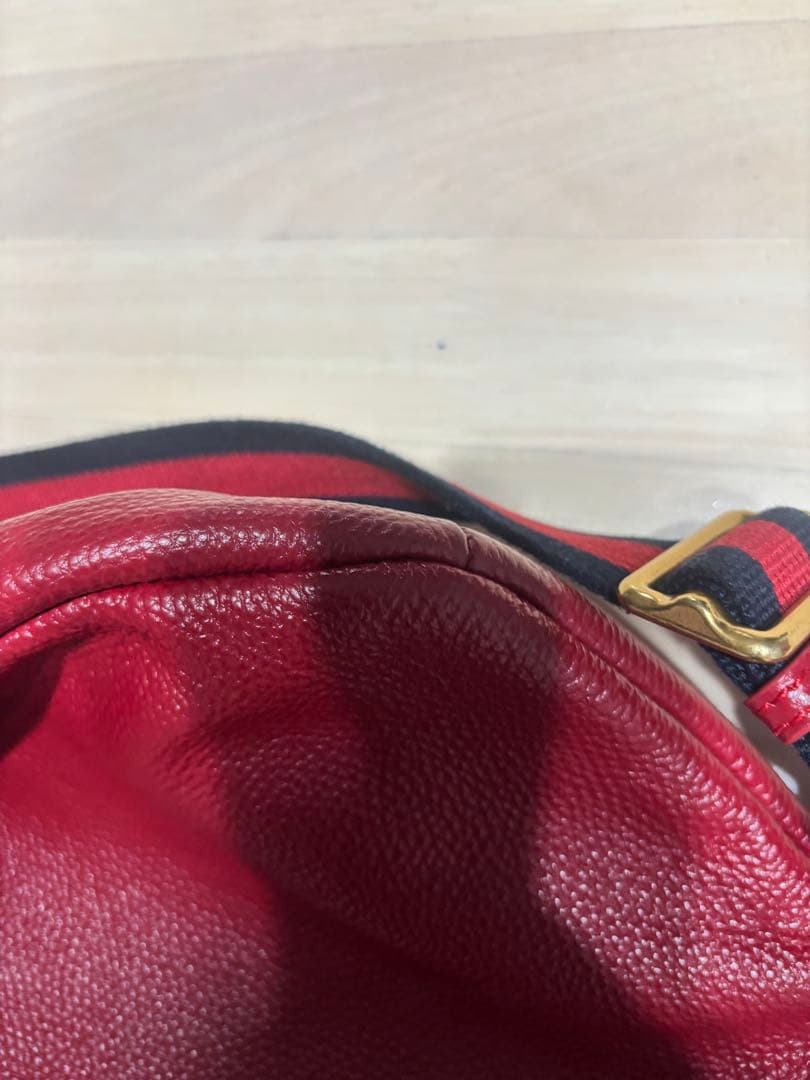 GUCCI ボディバッグ レッド ロゴ入り
