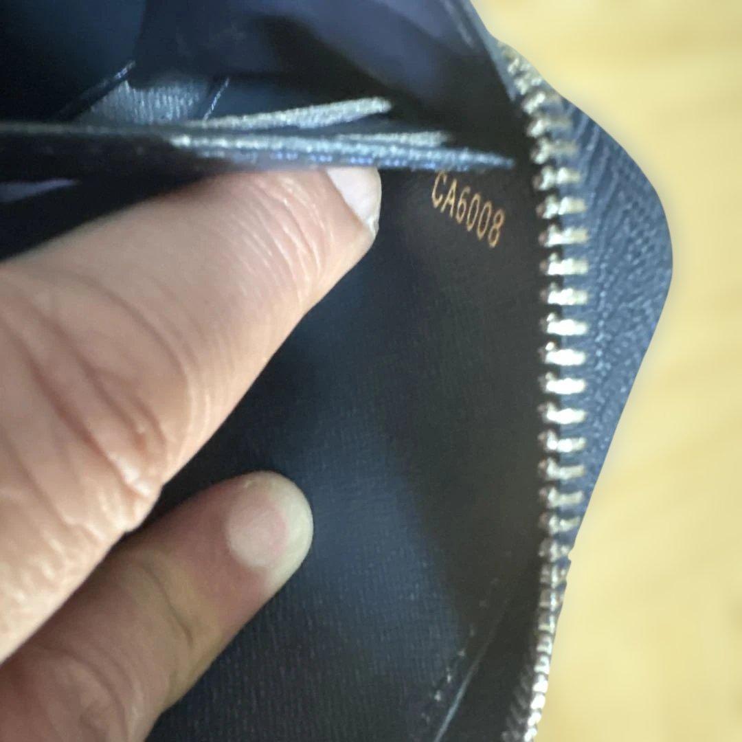 Louis Vuitton LVエスカル　ロゴ財布