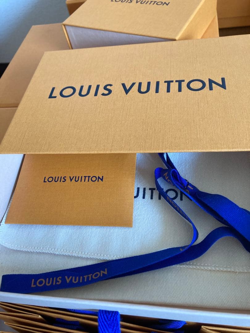 ルイ・ヴィトン空箱　ショップ袋　リボン