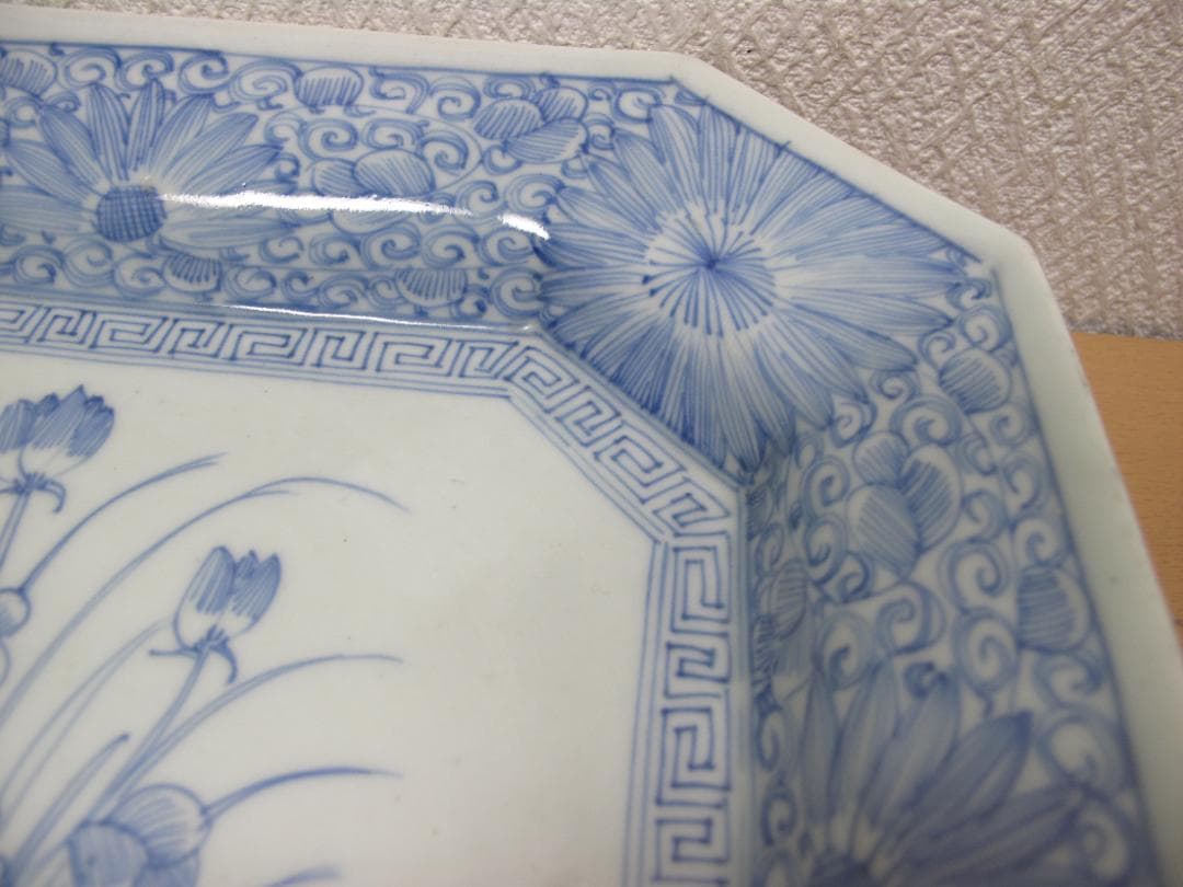古伊万里　染付け窓絵　草花柄縁　角皿　アンティーク　大皿　盛り皿