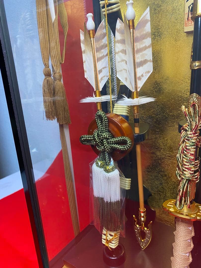 東京久月　破魔弓　安芸の金銀紙ガラスケース・間口約２４×奥行約１９×高さ約４６㎝