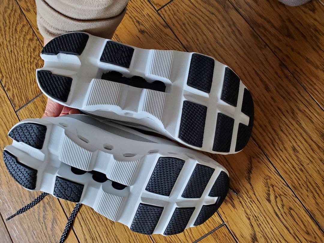 On オン　クラウドモンスター1　CLOUD MONSTER 23cm