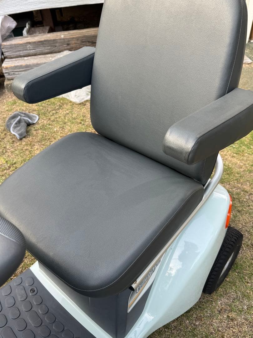 スズキ 電動シルバーカー グレー