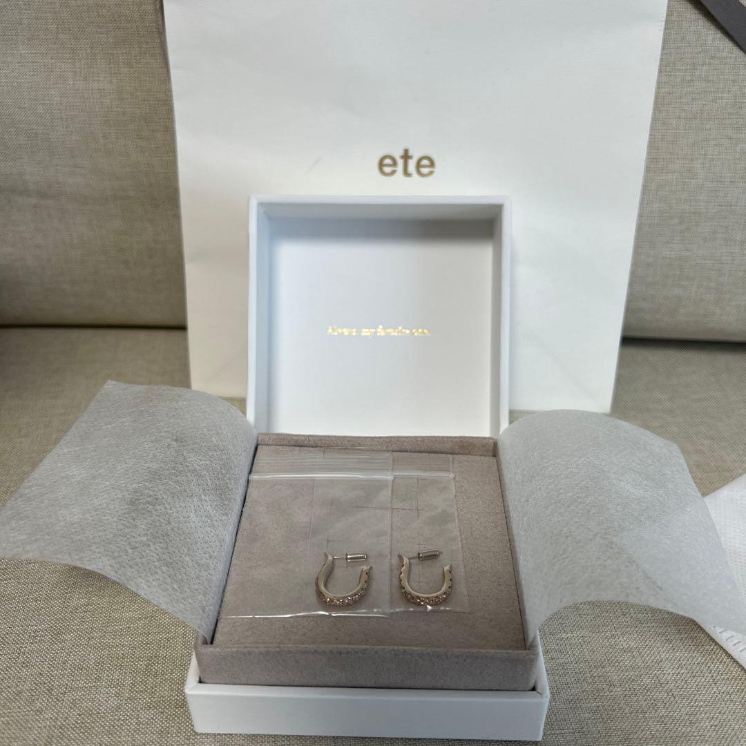 ete bijoux [トーン] ビジュー ウェーブ ピアス