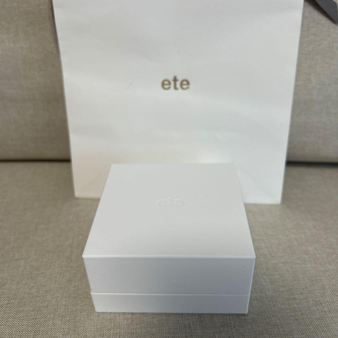 ete bijoux [トーン] ビジュー ウェーブ ピアス