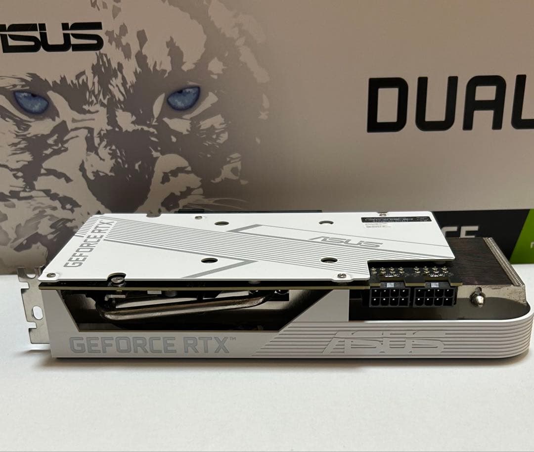 グラフィックボード・グラボ・ビデオカード ASUS GeForce RTX 3060 Ti White