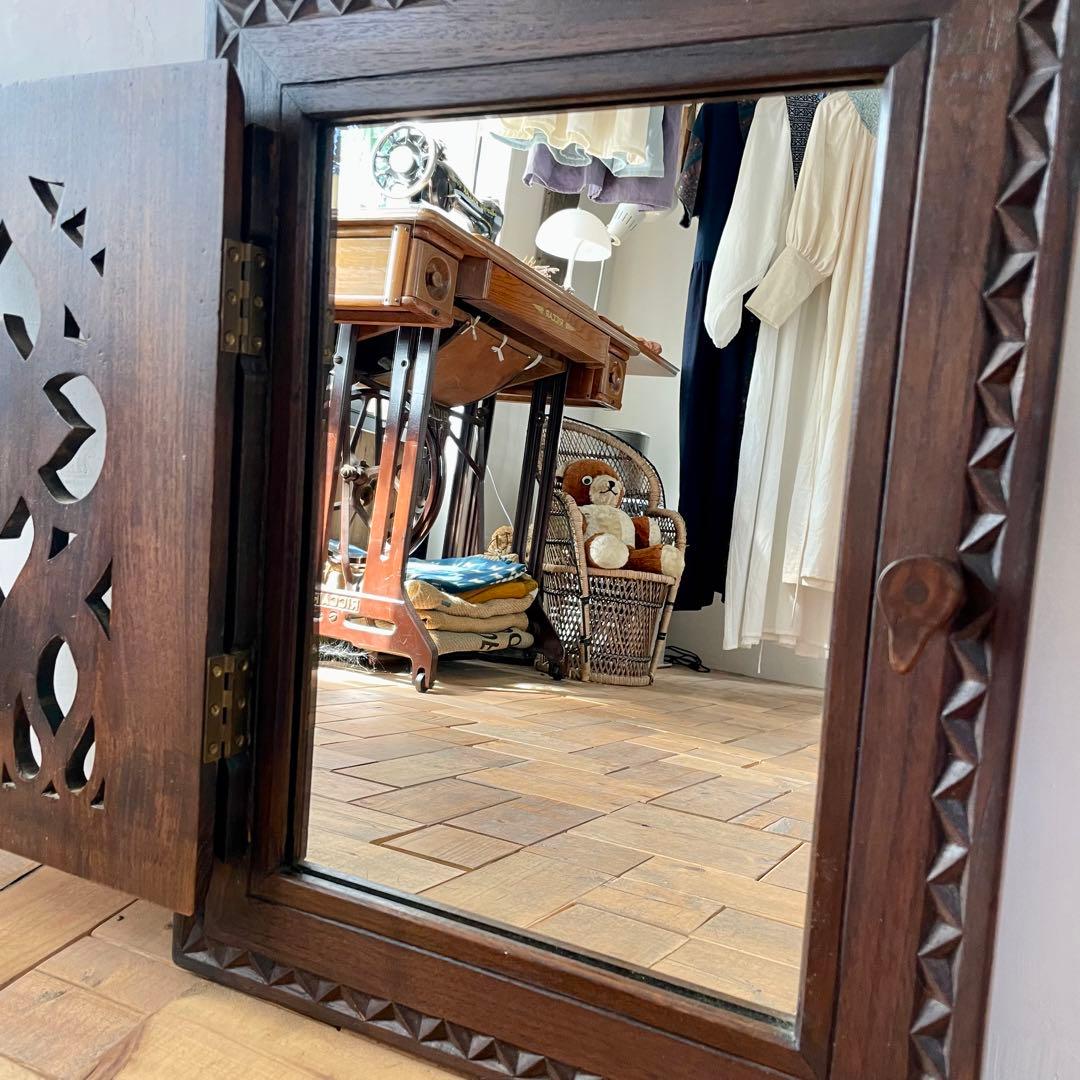 【専用】112. 木彫 透彫り 扉付き 四角型 鏡 ミラー 壁掛け