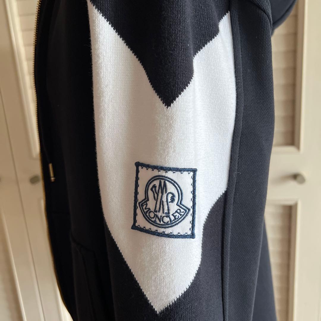 MONCLER ガムブルー　フード付きジップアップパーカー