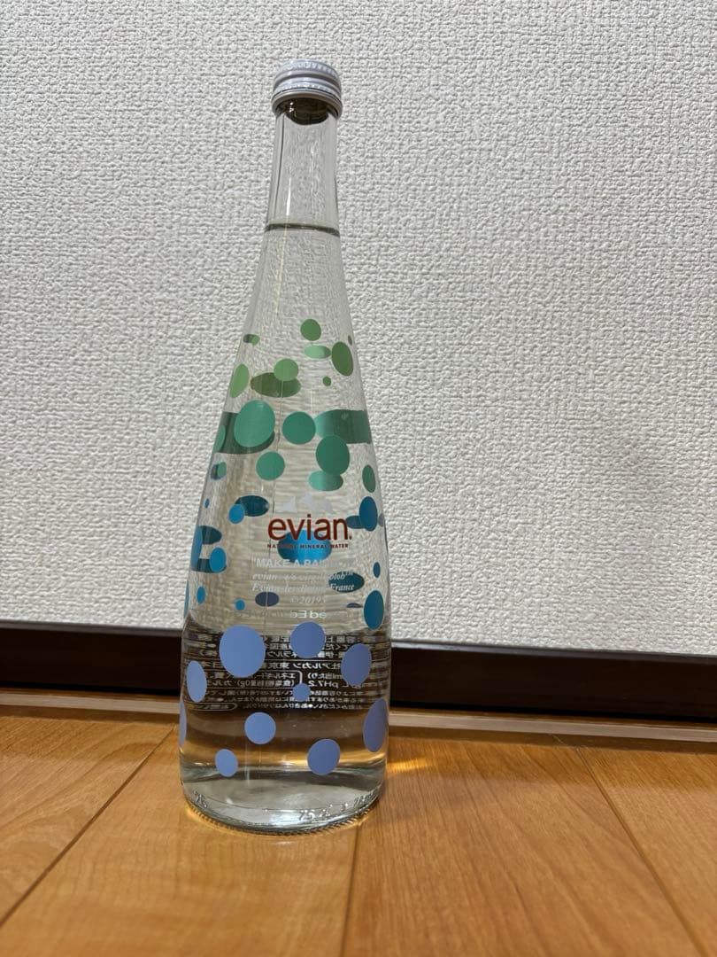 evian ミネラルウォーター 水玉デザイン　Virgil abloh