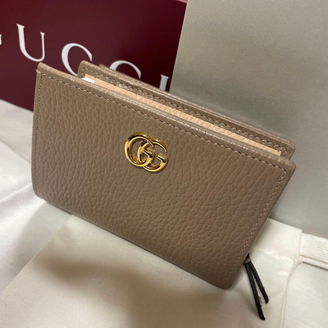 【ほぼ未使用】GUCCI ベージュレザー二つ折り財布
