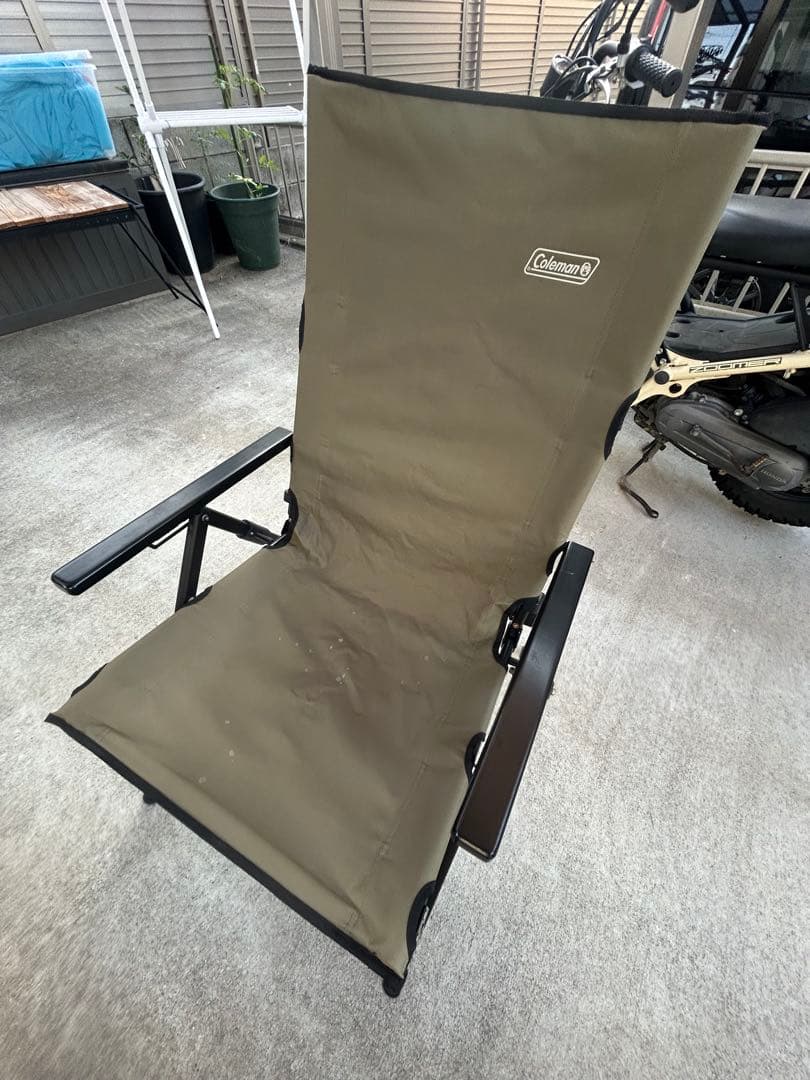 Coleman レイチェア2脚とテーブルセット　ハイランダーテーブル