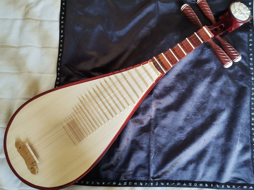 中国琵琶　４弦琵琶　収納袋・爪・固定テープ付き