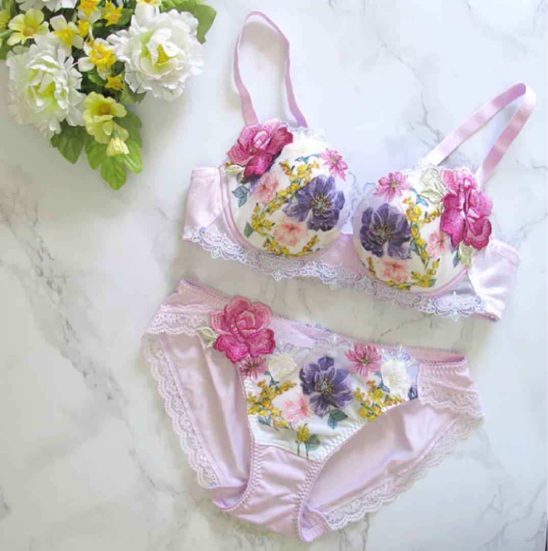 【サルート】♡希少H65 プッシュアップブラ　ショーツセット93Gニューヨーク