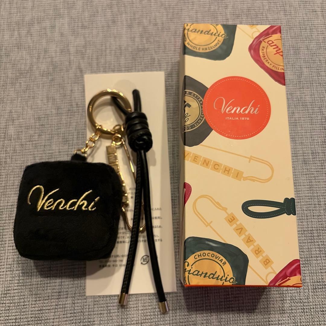 Venchi ロゴ入りバッグチャーム　75%チョコレート