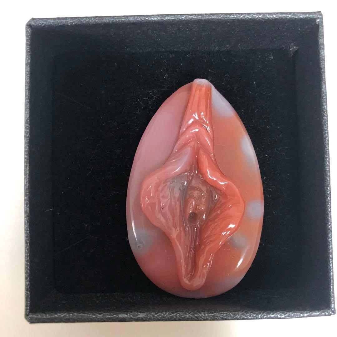 縁結び 女陰 ヌードメノウ 生命の源 女性器 趣味 天然石 瑪瑙 彫り物 B8