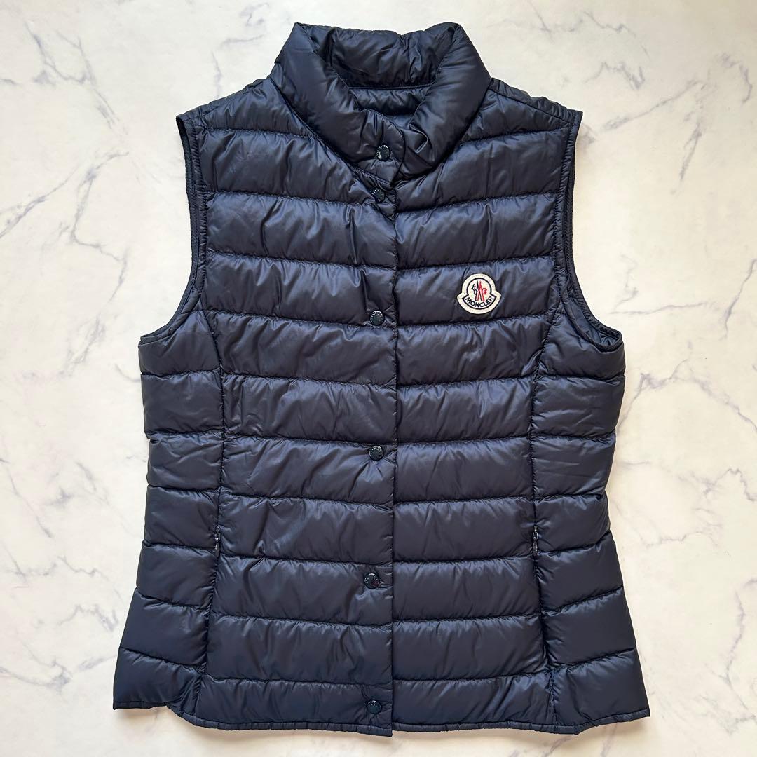 極美品 モンクレール 2023年モデル LIANE ダウンベスト ワッペン 紺