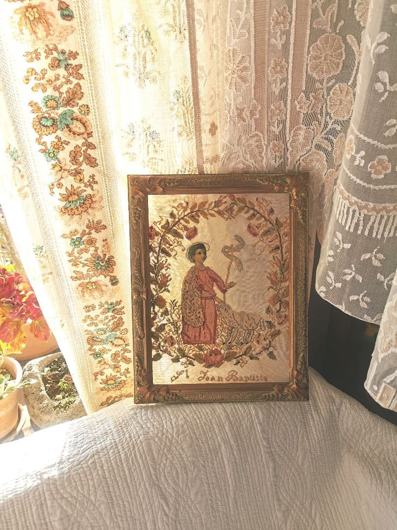 アンティーク バプテスマの聖ヨハネと羊と薔薇 ニードルポイント 手刺繍 額付