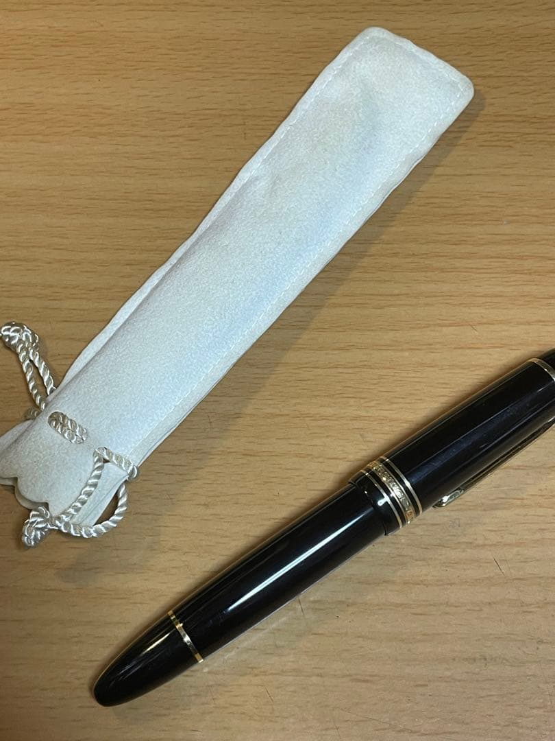 MONT BLANC 万年筆 黒 樹脂製 専用ケース付き