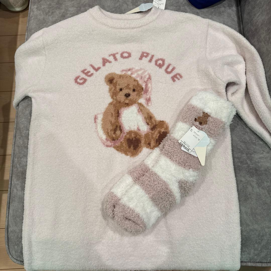 新品タグ付きソックスセットピンク　ベアジャガードワンピース