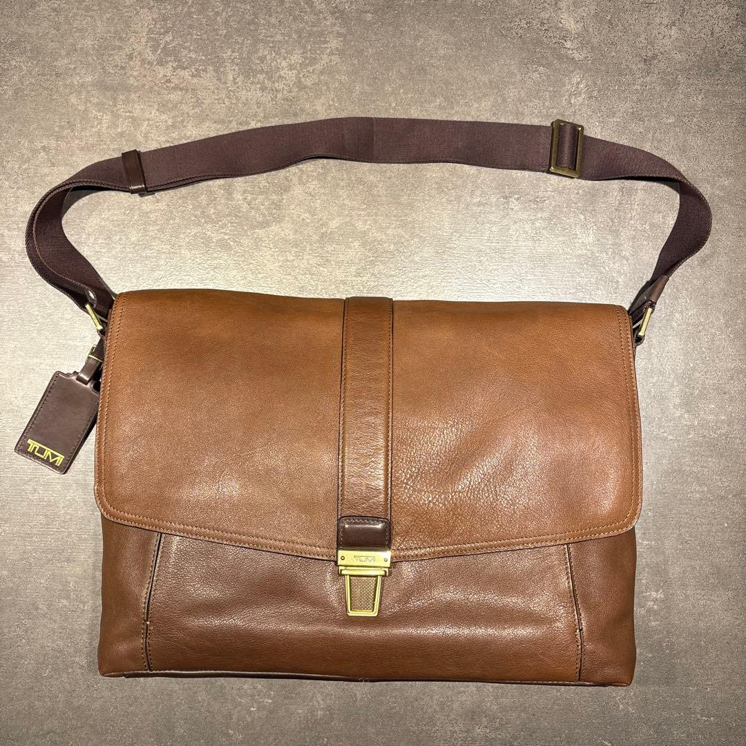 TUMI トゥミBeacon Hill ショルダーバッグ　レザー　美品