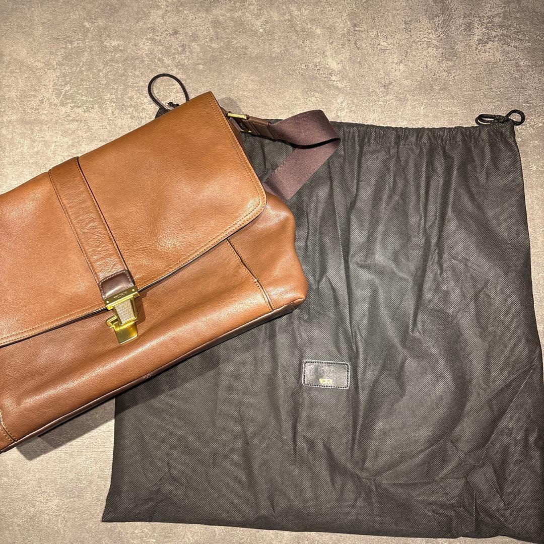 TUMI トゥミBeacon Hill ショルダーバッグ　レザー　美品