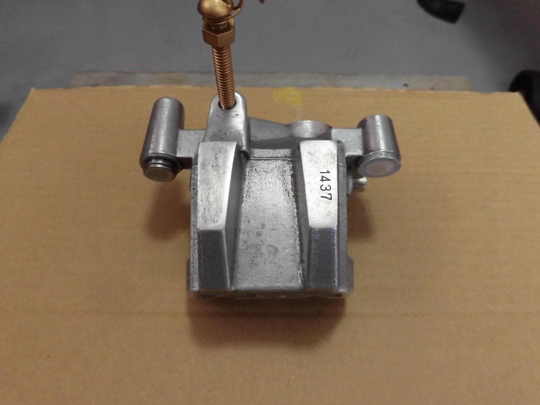 ゼファー400(Ｃ型)リアブレーキキャリパー(2pot)バリオスにも