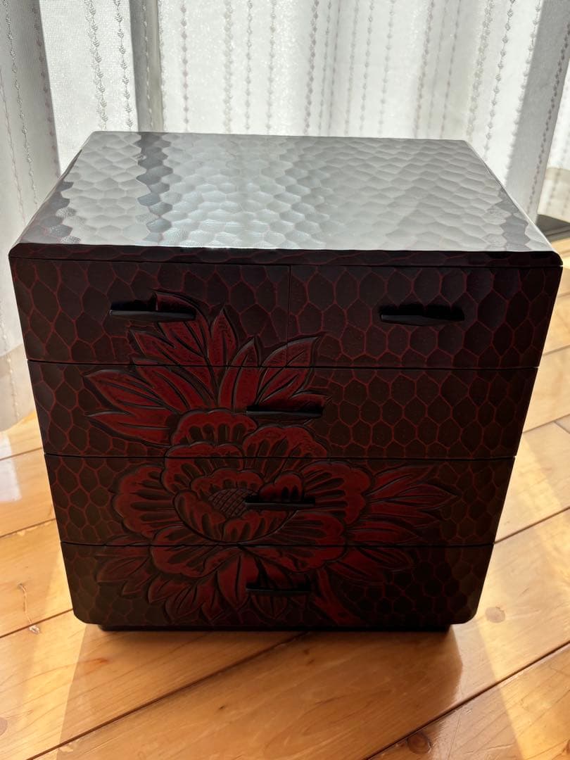 鎌倉彫り　 総柄彫牡丹　三ツ引き　箪笥　収納箱　日本製　伝統工芸品　木製