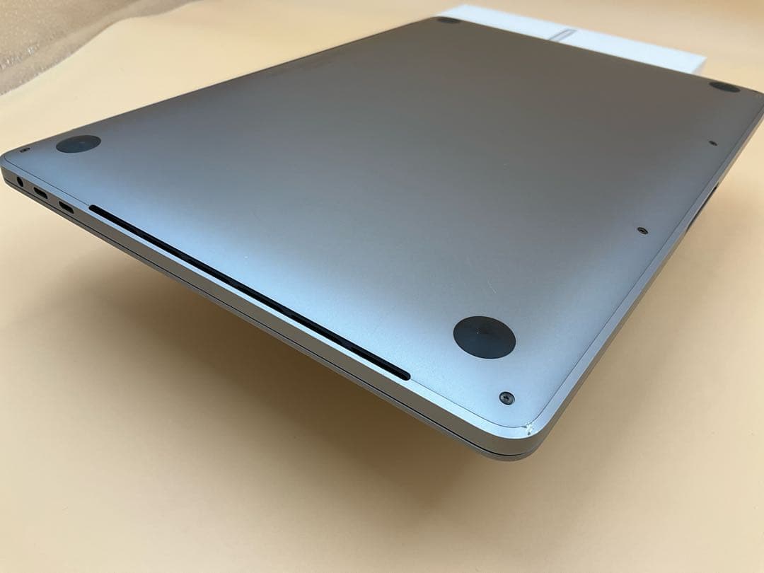 Macbook Pro 2020 13インチ Core-i7 32GB/1TB