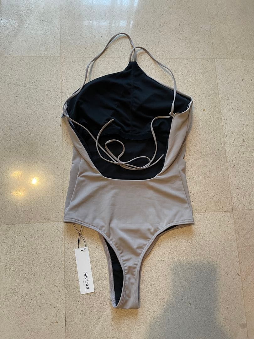 【新品タグ付き】SISANDI ZAHAワンピース水着 Savanna Tan