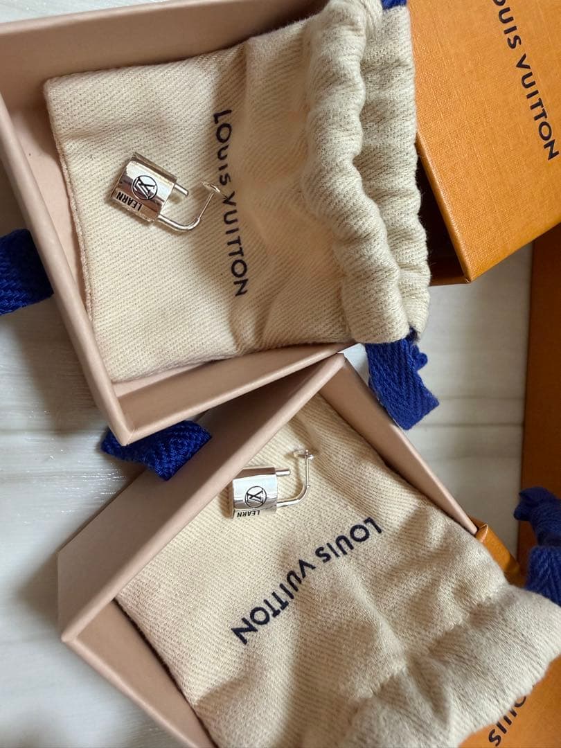 LOUIS VUITTON ロック型ピアス/現行/希少