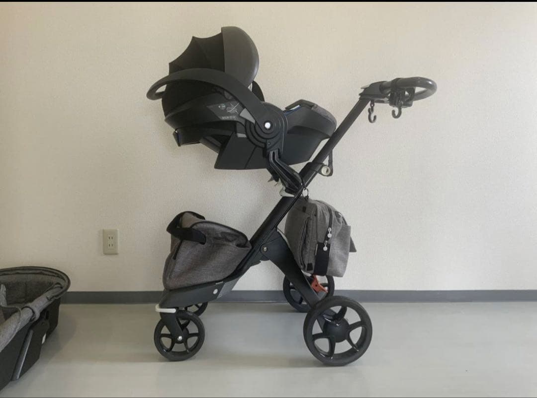 ストッケエクスプローリー　ベビーカー　チャイルドシート　キャリーコット　グレー