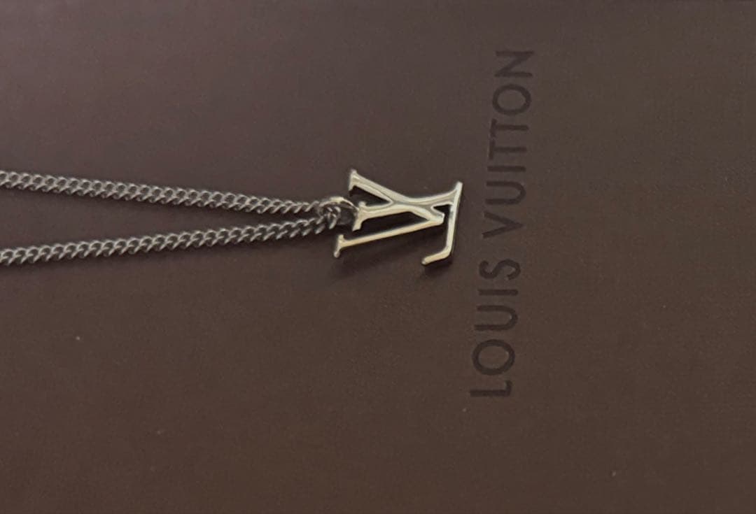 極美品✨ louis vuitton ルイヴィトン ペンダント LV モノグラム