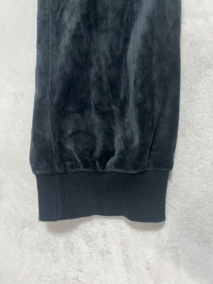 し*ん様 PUMAレディース ベロア ジャージ上下セット ブラック ダークグレー