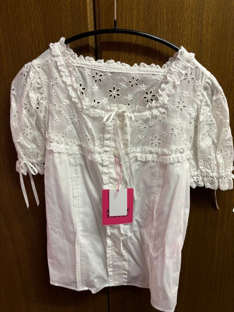 新品未使用 キャンレース切り替えブラウス