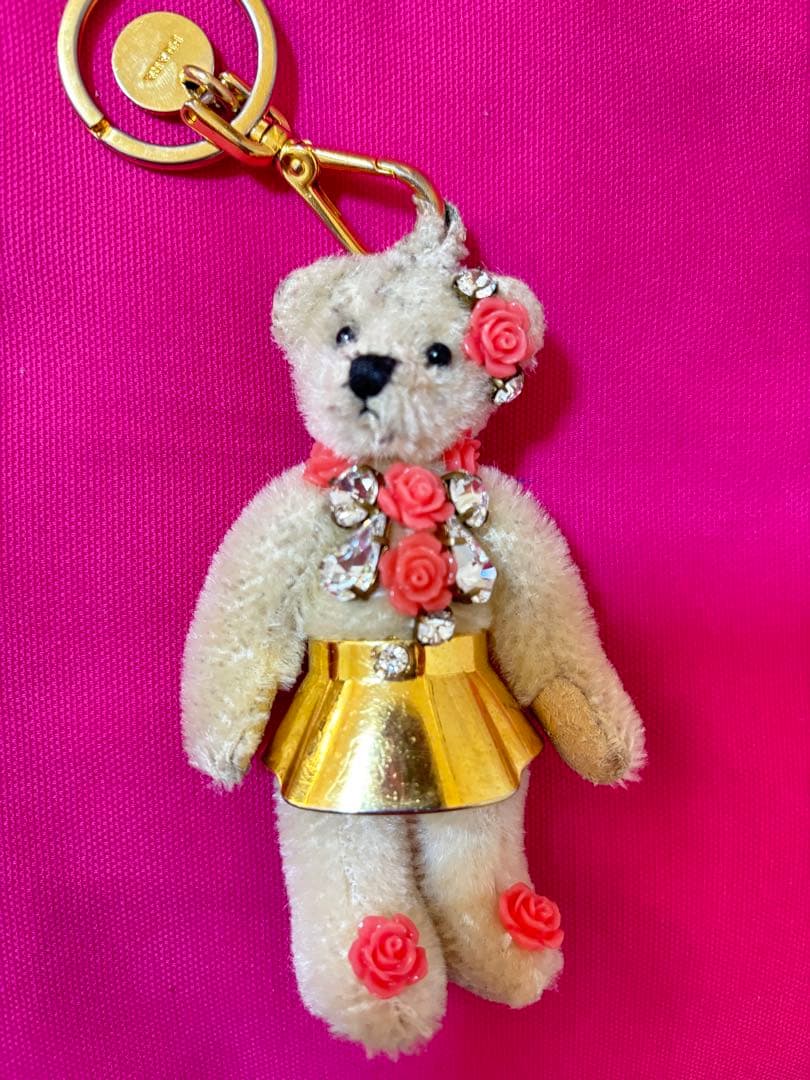 12/2まで1000円引きします‼️プラダキーホルダーくま