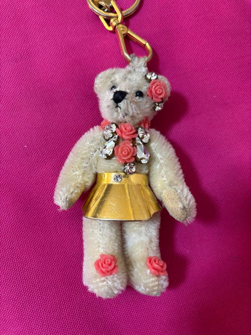 12/2まで1000円引きします‼️プラダキーホルダーくま