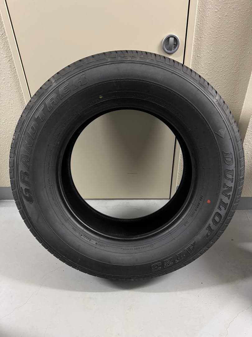 公道未走行 新車外し ダンロップ タイヤ 265/65R/18 ランクル250等
