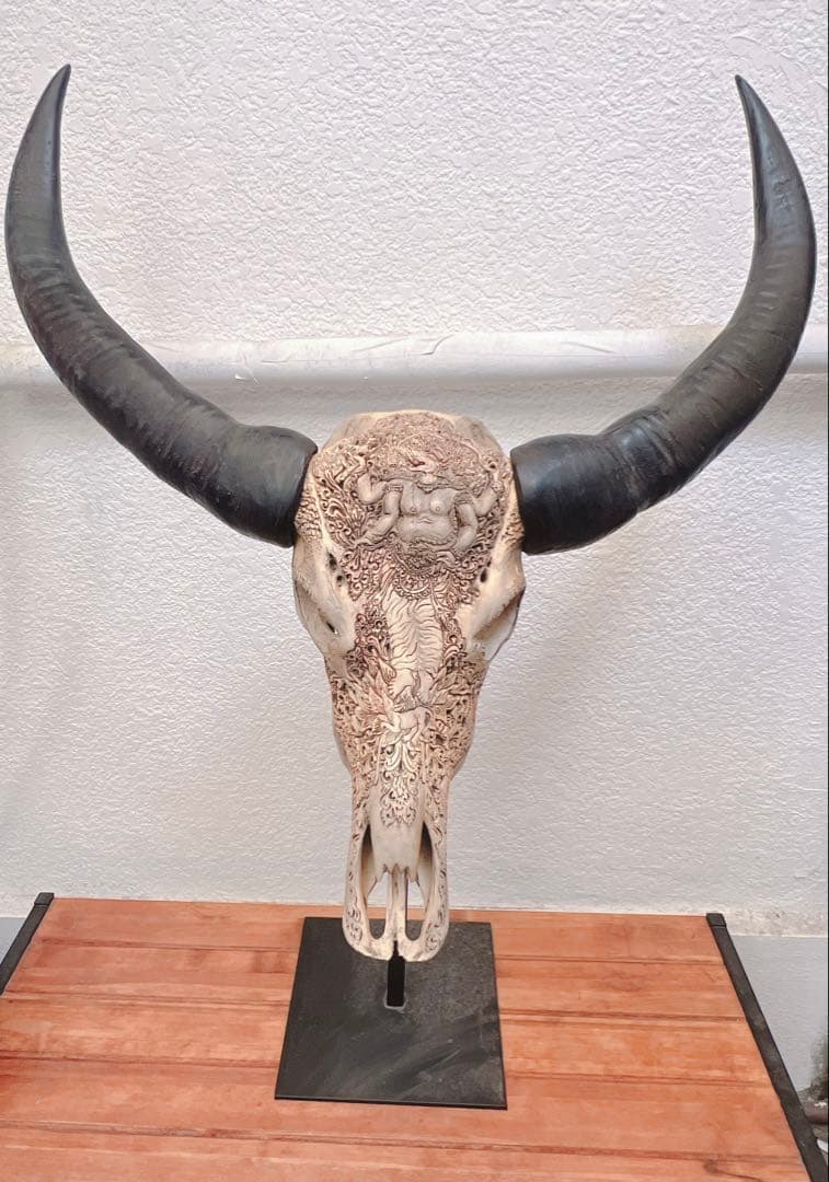 バッファロースカル　牛頭蓋骨　壁掛け彫像