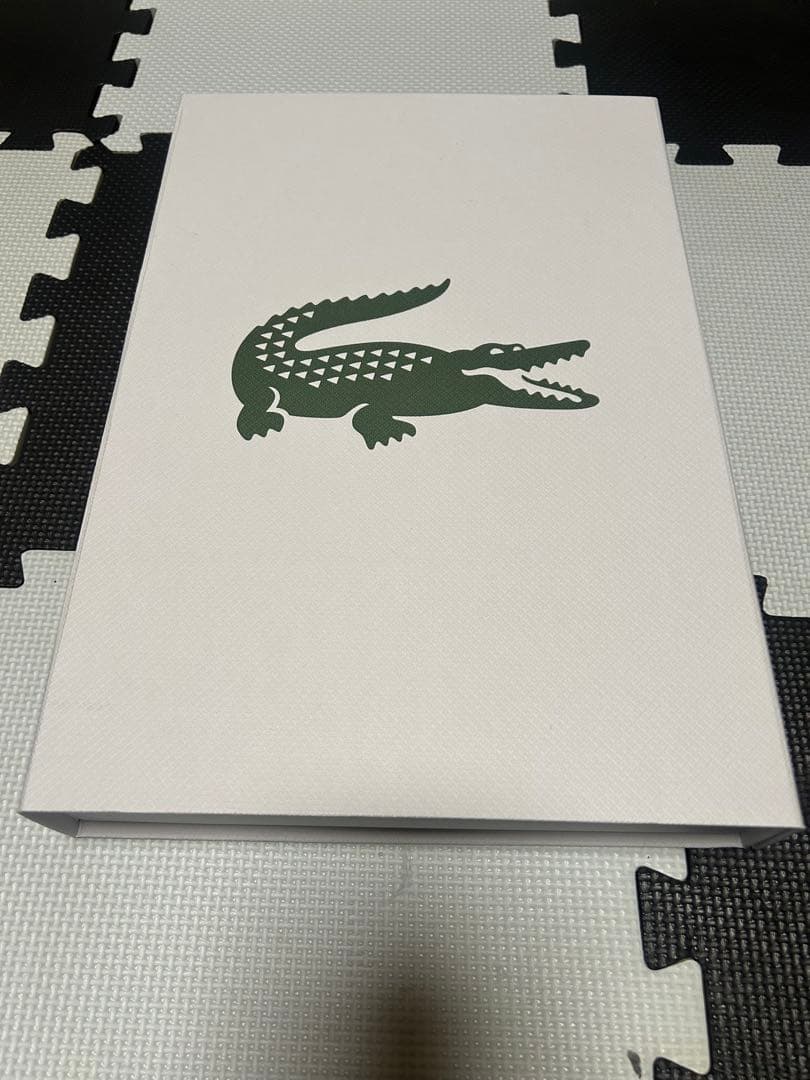 LACOSTE ホワイトポロシャツ ギフト箱入り
