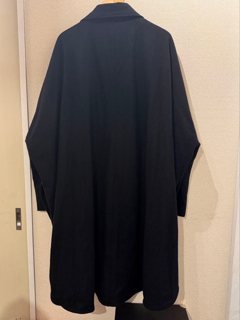 JUHA (ユハ）OVERSIZED PONCHO COAT black