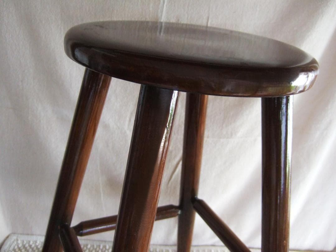 レトロ　木製無垢材　くさび止め　丸椅子　ウォールナットカラー　スツール　楔クサビ