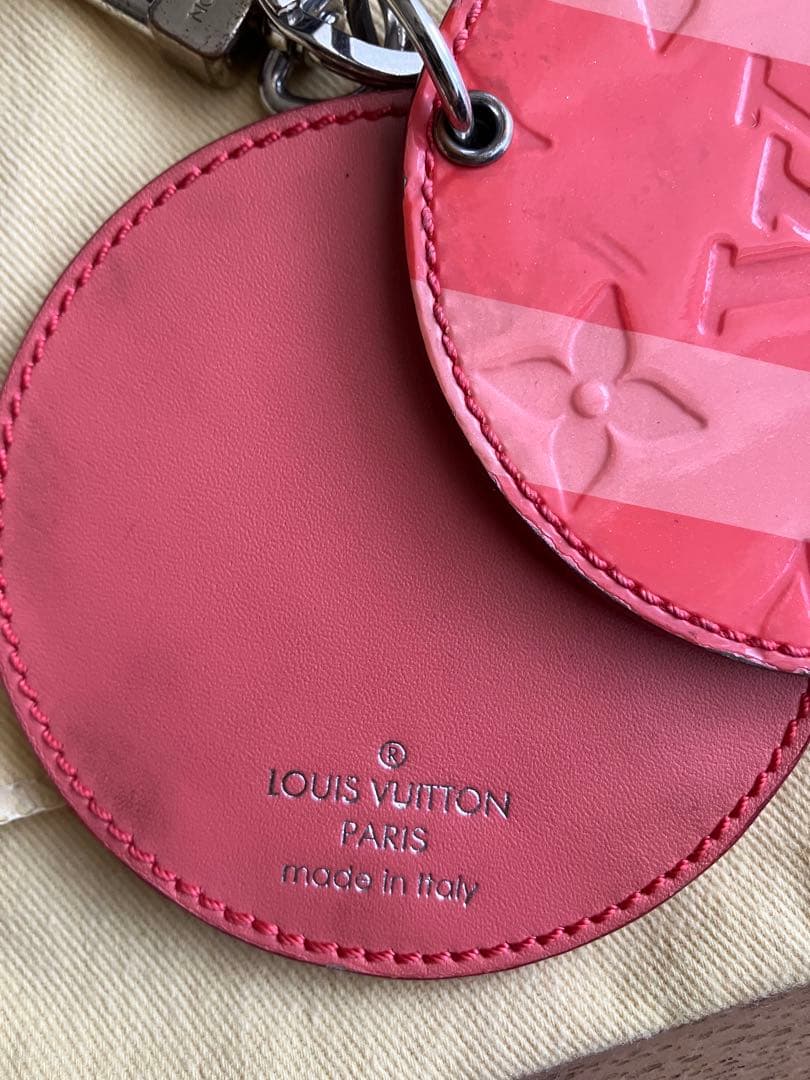 ルイヴィトン　モノグラム　ヴェルニ　ミラー付き　キーホルダー　バッグチャーム