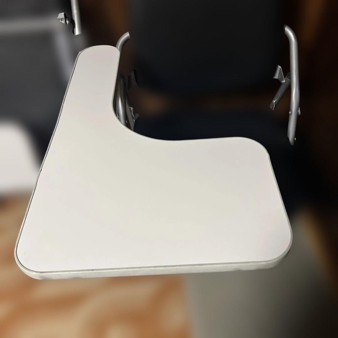 折りたたみ式L字型机　パイプ椅子　2脚