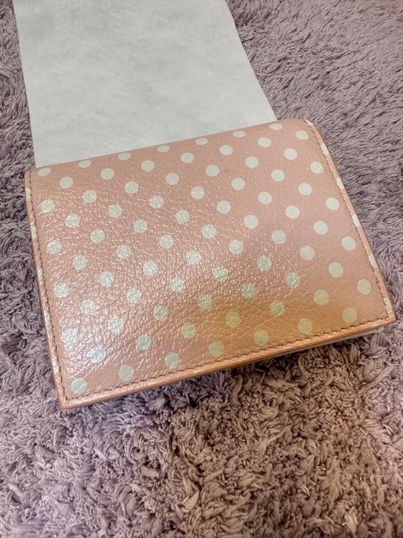 お*め様 【新品未使用】miu miu 水玉模様 二つ折り財布