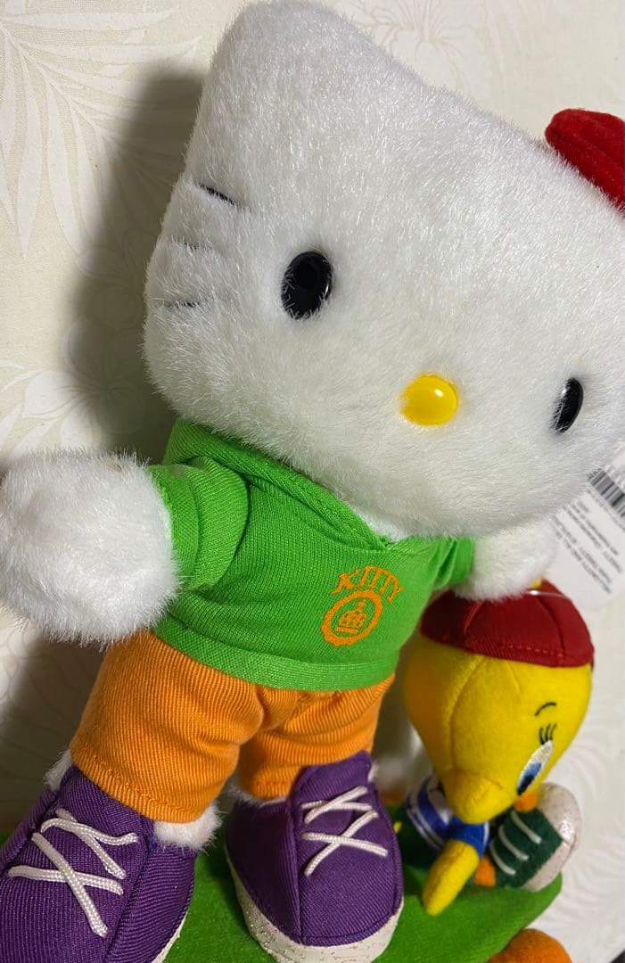 サンリオ　ハローキティ&トゥイーティー　コラボ　ぬいぐるみ　スケボー