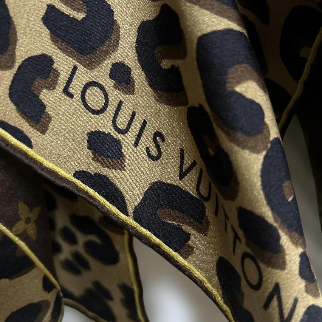 ❣️Xmasバーゲン、シルクスカーフ　モノグラム＆豹柄　美品‼️